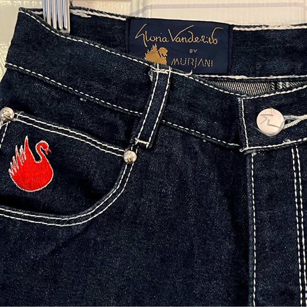 Gloria Vanderbilt for Murjani dark wash jeans with white stitching